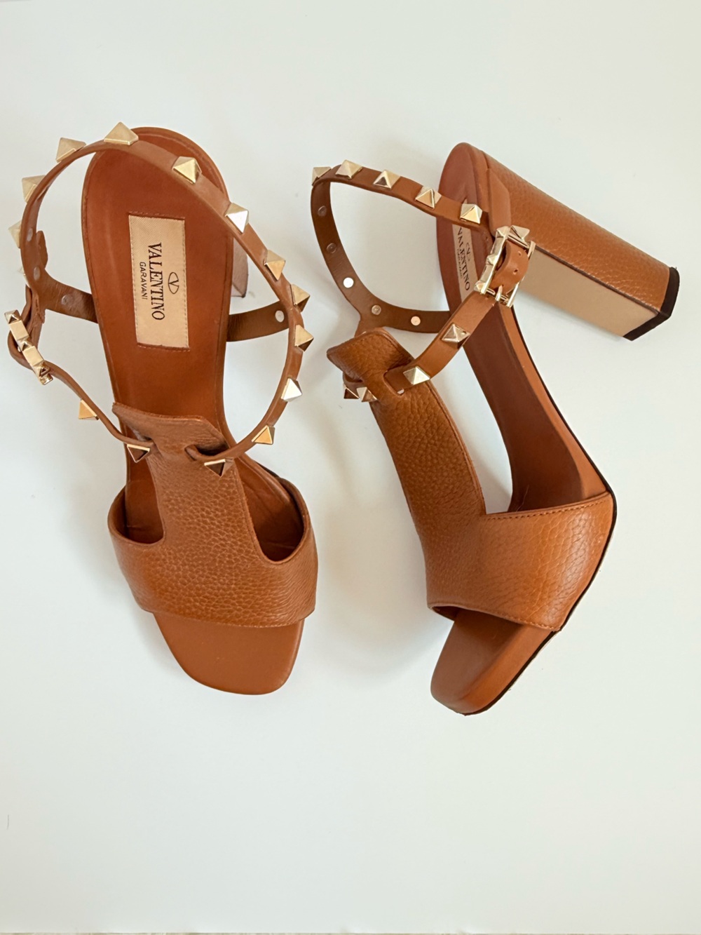 Valentino Garavani Rockstud T-Strap Block Heel Sandals 38.5 Cognac Leather